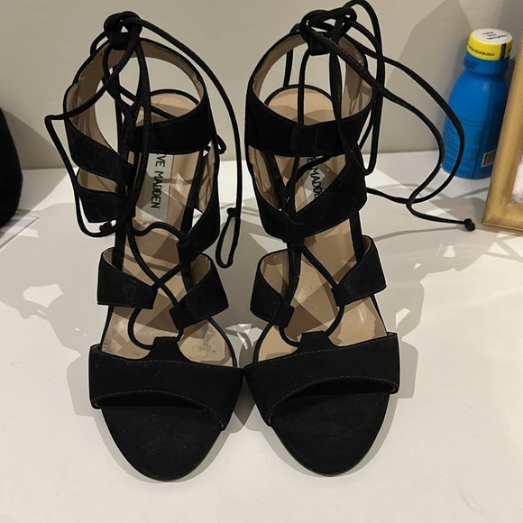 Steve Madden tie up heels - Picture 2 of 4